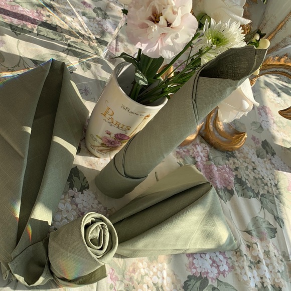 Avon Sage Green DINNER Napkins - Picture 2 of 5